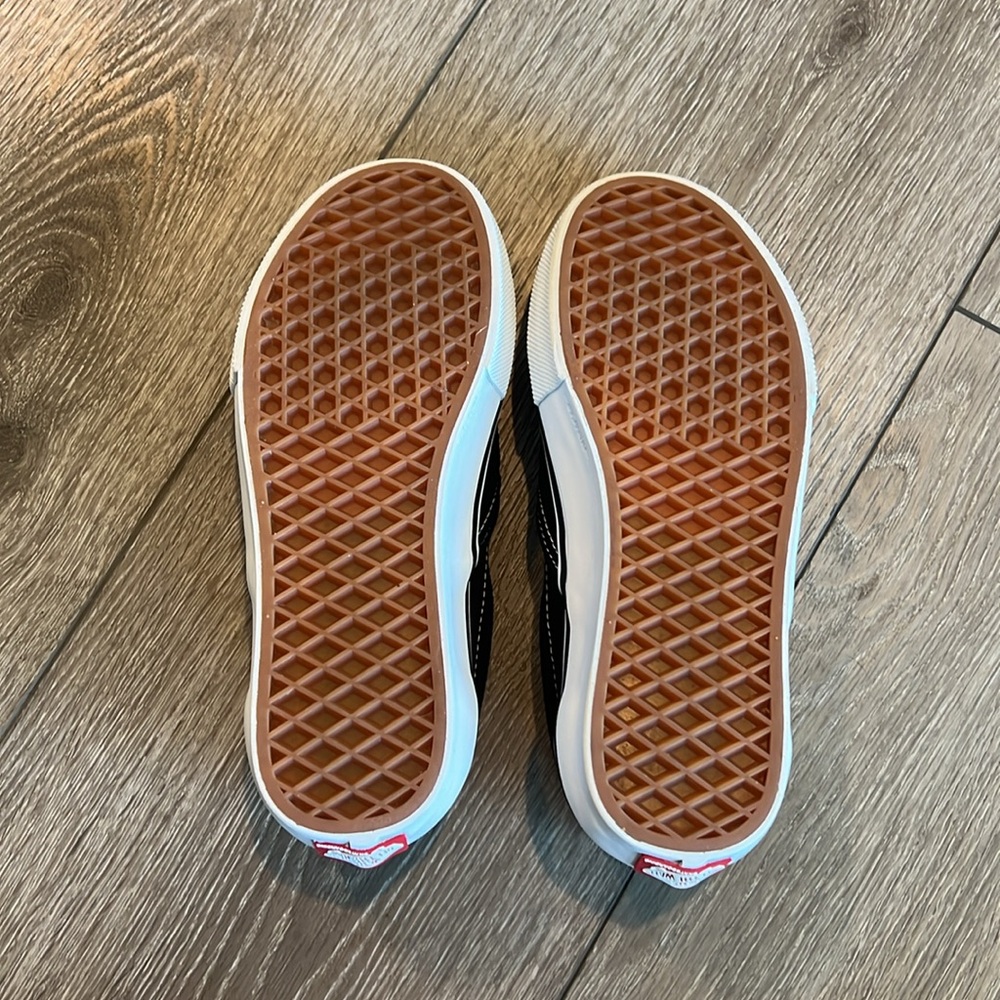 NWOT, Box Included, Vans SKATE Pop Cush B&W slip on. - Picture 3 of 7